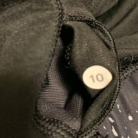 Lululemon- Sports Bra with Mesh Pannels - Picture 7 of 7